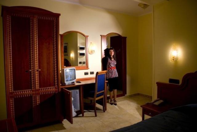 Hotel Duca Di Calabria Serra San Bruno Bagian luar foto
