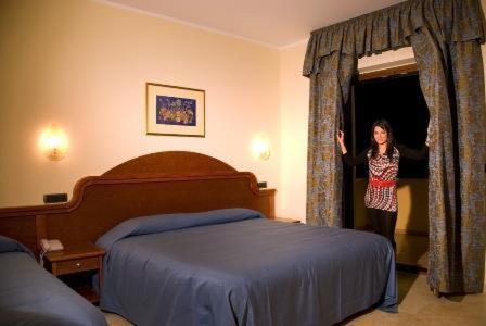 Hotel Duca Di Calabria Serra San Bruno Ruang foto